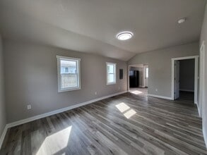 Building Photo - 1254 E 24th St