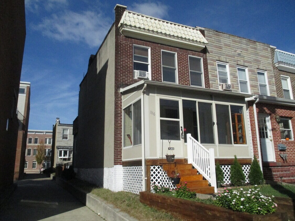 Sunny 2Bedroom Townhome in Locust Point/C... House Rental in Baltimore, MD