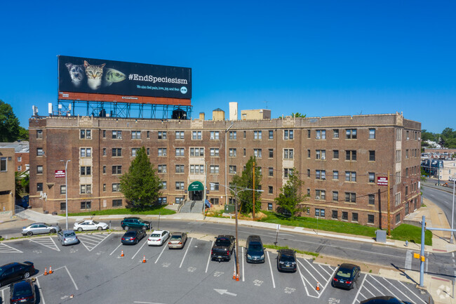 Front View - Elizabeth Manor Apartments