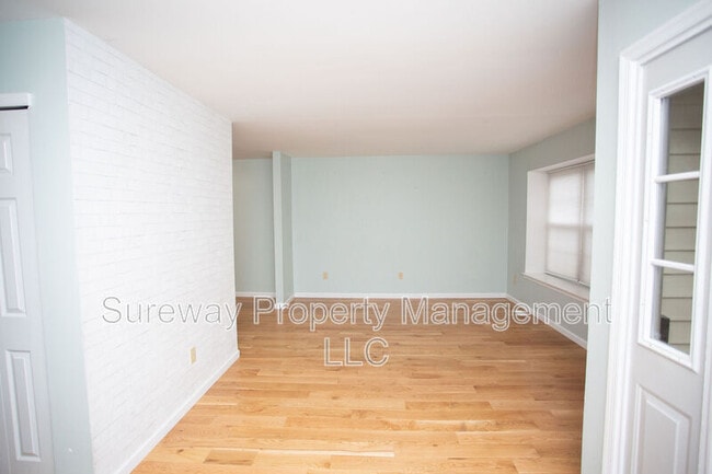 Building Photo - 142 Camber Ln