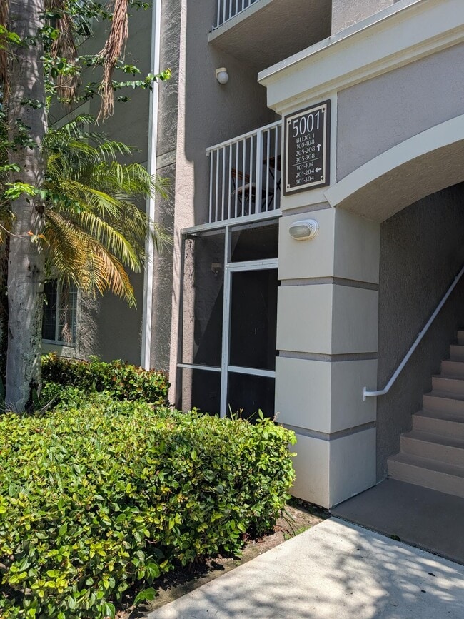 Foto del edificio - 5001 Wiles Rd
