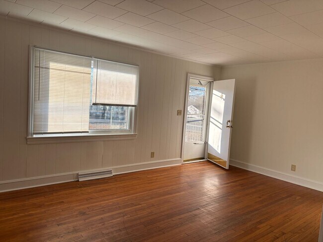 Foto del edificio - 3 BED, 1 BATH HOME IN GREYSTONE AREA, $1450 MONTH, $1450 DEPOSIT