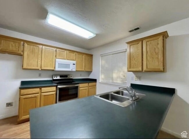 Building Photo - 819 E 760 N