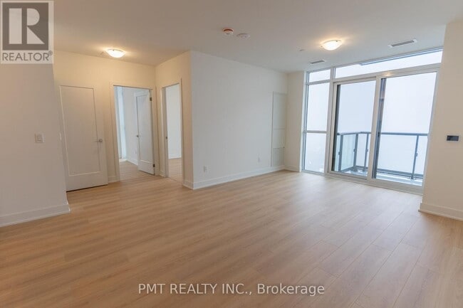 Photo du bâtiment - 2545-2545 Simcoe St N