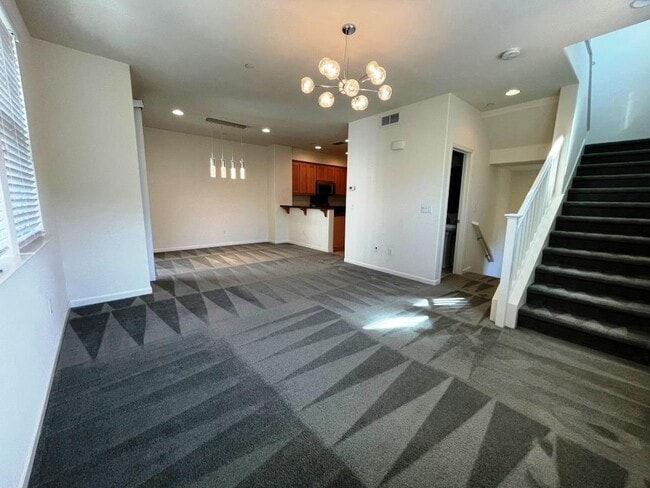 Building Photo - 675 Celadon Cir
