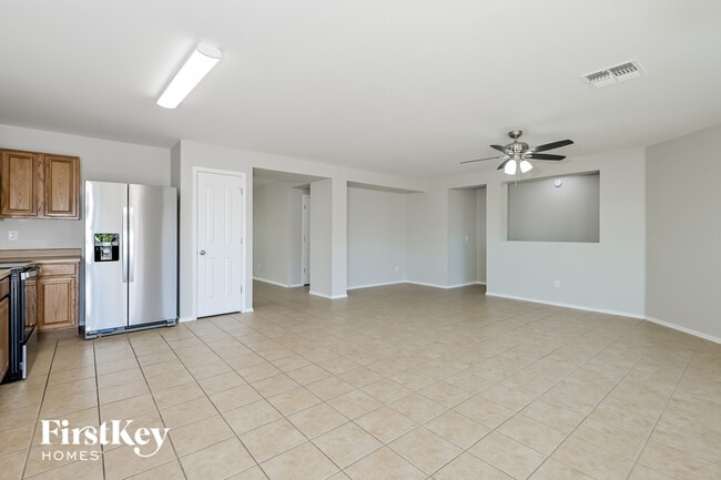 Foto del edificio - 5747 W King Snake Dr