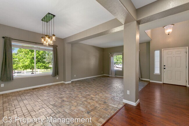 Building Photo - 4 br, 2.5 bath House - 4688 Twin Peaks Court