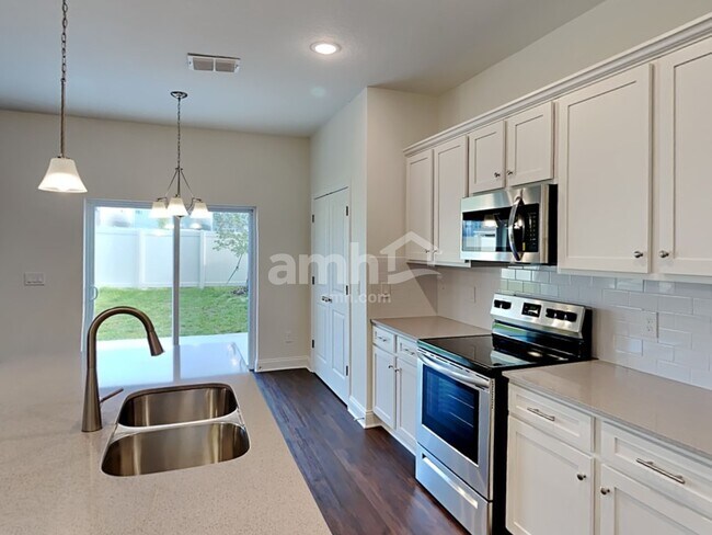 Foto del edificio - 6115 Little Blf Cir