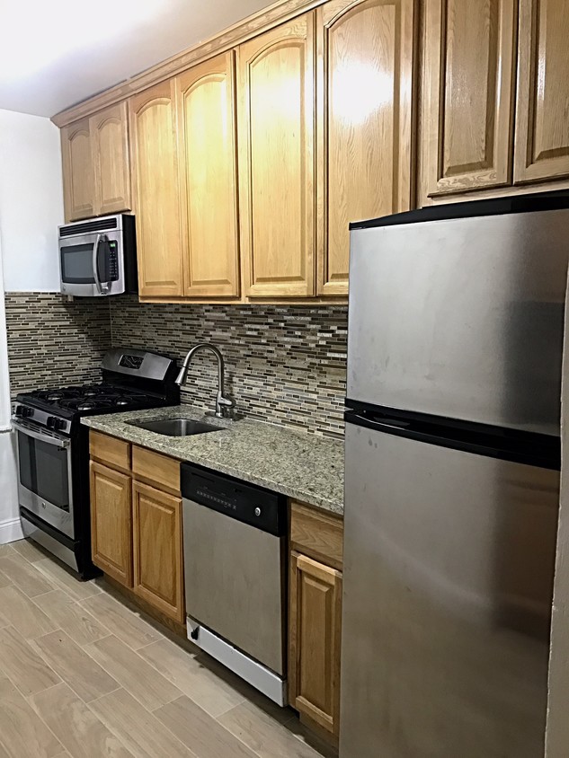 Foto principal - 84-09 35th Ave