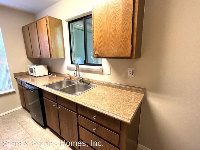 Building Photo - 1 br, 1 bath House - 2235 S. Buckley Road ...