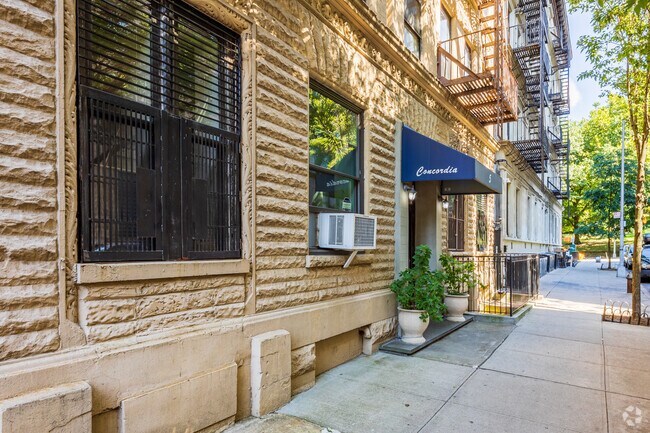 Foto del edificio - 5-7 W 107th St