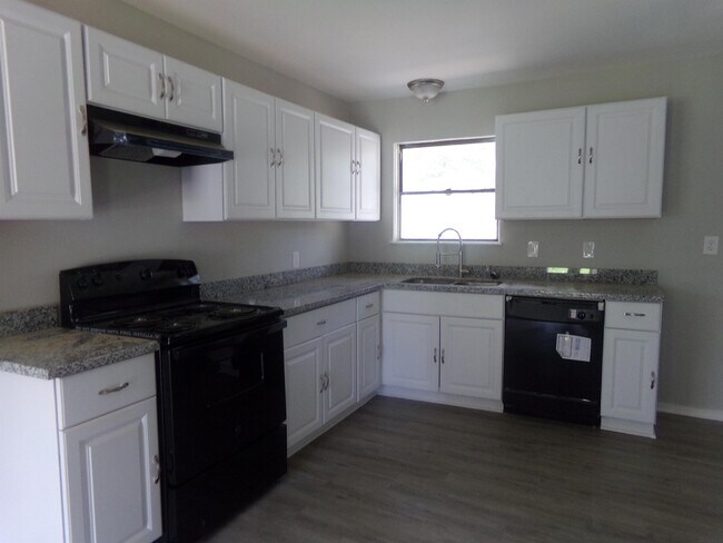 Building Photo - 141 Gardenia St