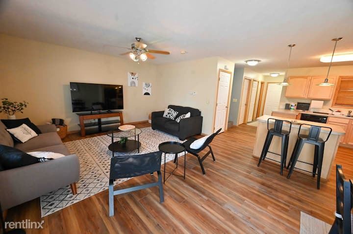 Foto principal - 3 br, 2.5 bath Townhome - 3530 McLaughlin ...