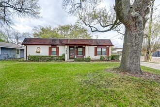 Building Photo - 1902 Sedgie Dr