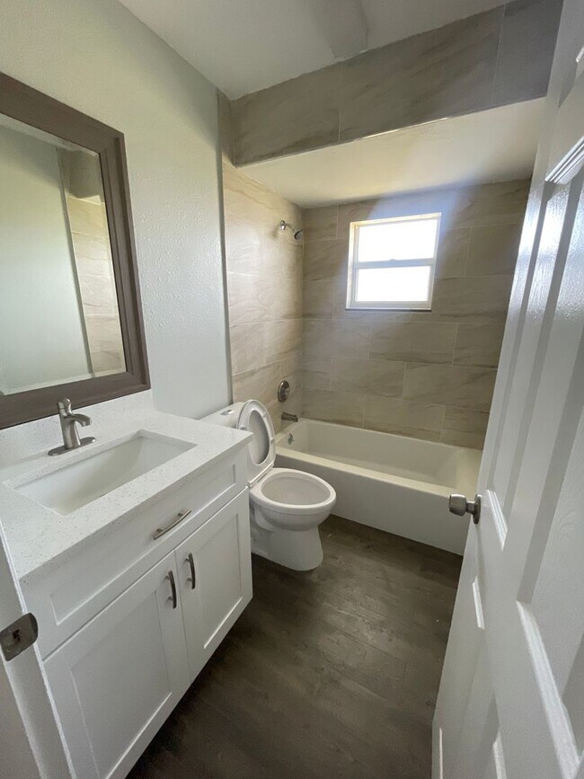 Foto del edificio - 1920 SW 47th Terrace