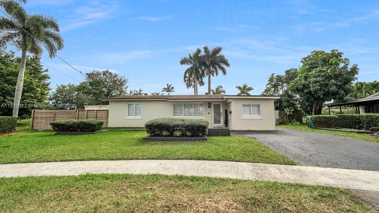 Foto principal - 8946 SW 52nd Ct
