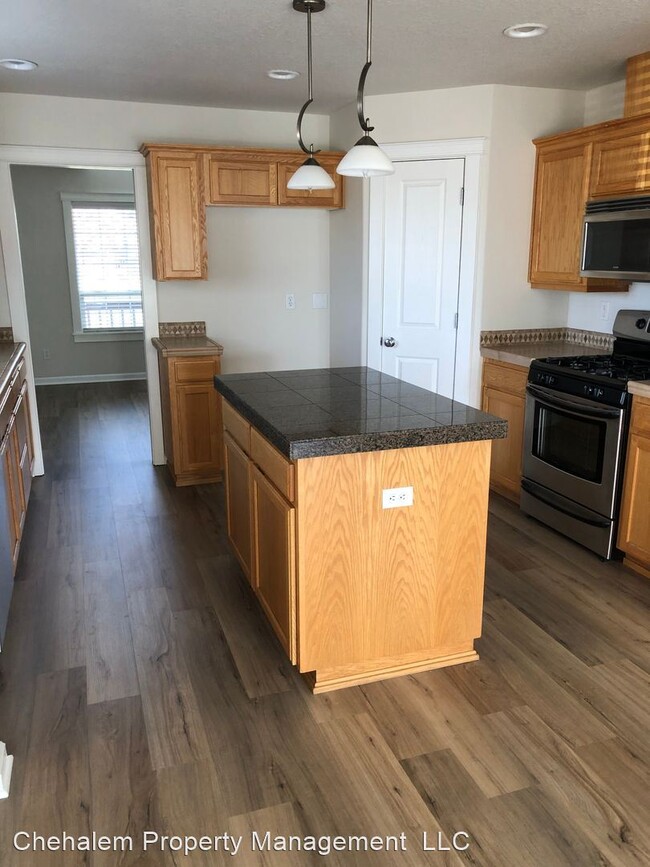 Building Photo - 3 br, 2.5 bath House - 442 W. Myrtlewood St.
