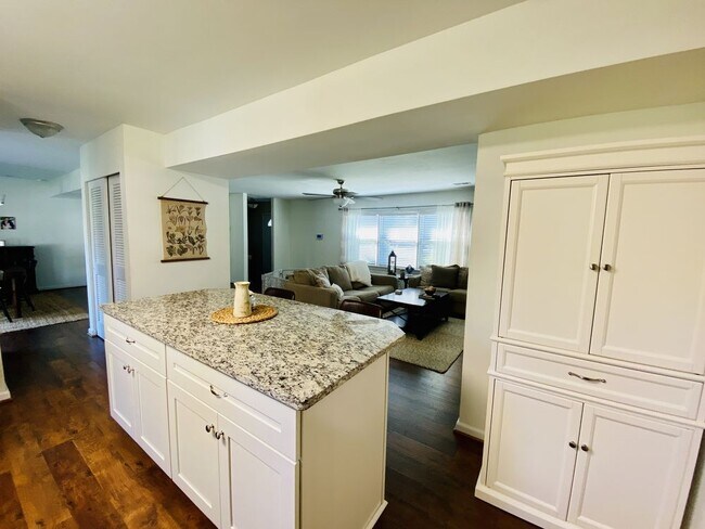 Building Photo - Beautiful 4 Bedroom 2.5 Bath House in Hampton