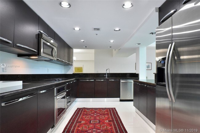 Foto del edificio - 3030 NE 188th St