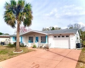 Building Photo - 10140 Glen Moor Ln
