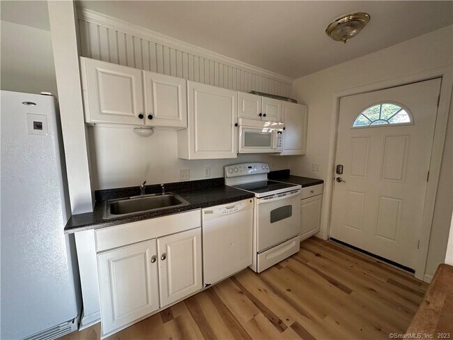 Foto del edificio - 12 Fairview St