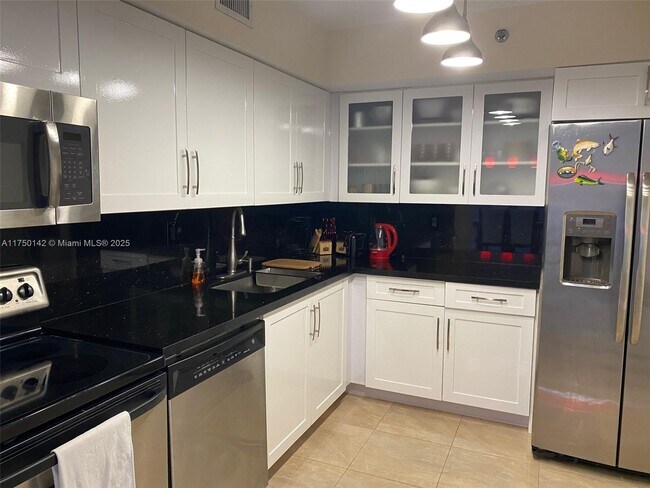 Building Photo - 3600 Mystic Pointe Dr