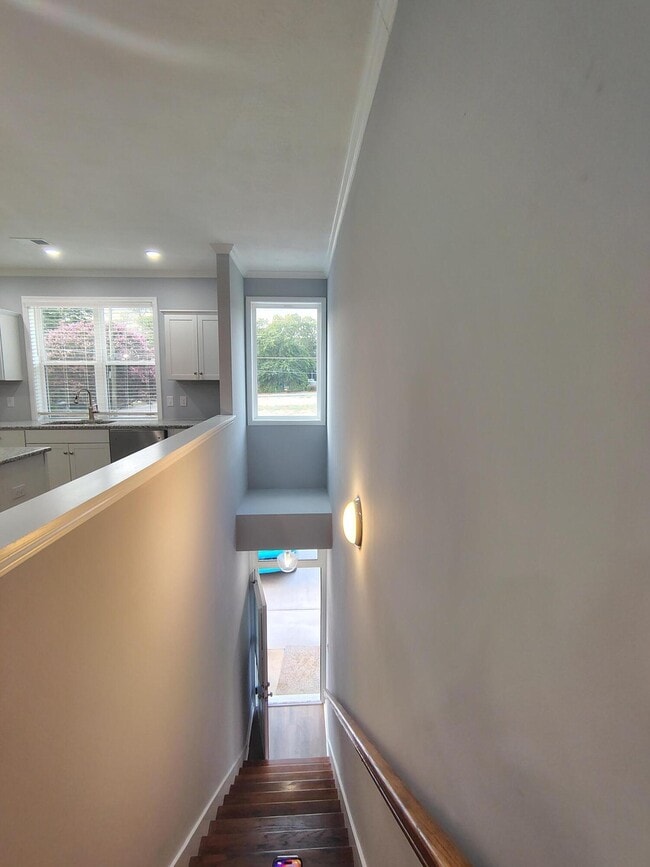 Building Photo - 1061B Pinecrest Ave NW