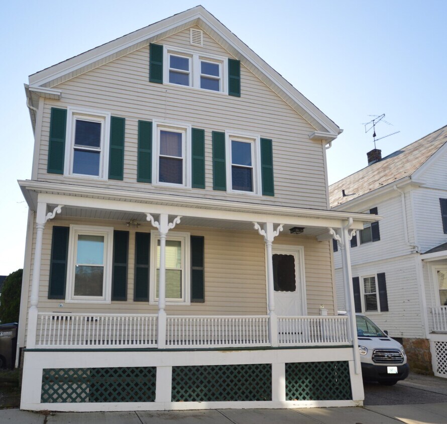 19 Dixon St Unit 2, Newport, RI 02840 Apartments in Newport, RI