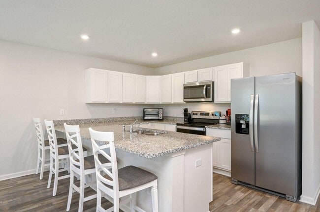 Foto del edificio - Charming 4-Bed Home in Quiet DeFuniak Springs Neighborhood!