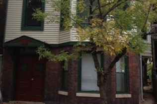 Facade - 1018 W Roscoe St