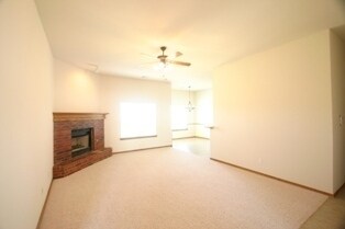 Building Photo - 3 Bed + Office - Private Master Suite - Mo...