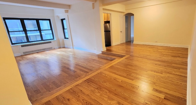 Building Photo - 141 E 56th St