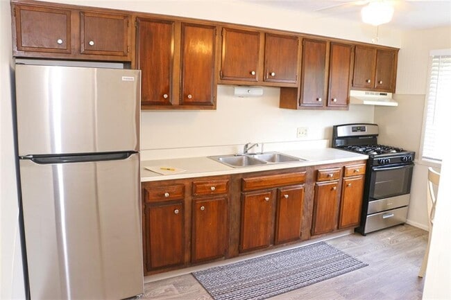 Building Photo - 494 Putnam Pike