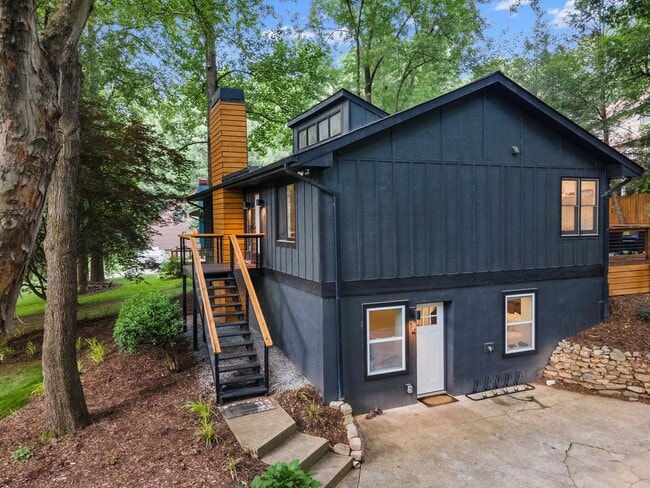 Building Photo - 14 Wildwood Cir