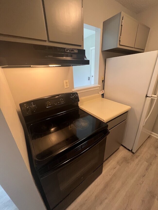 Foto del edificio - 509 Mystic Dr Unit H