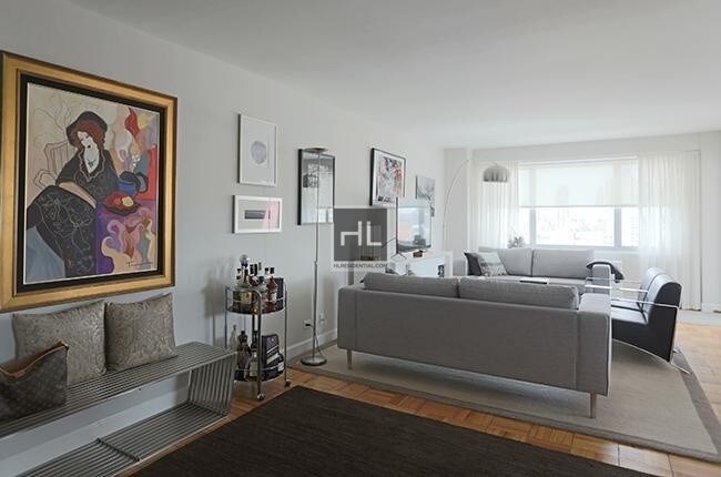 Primary Photo - East 77th Street