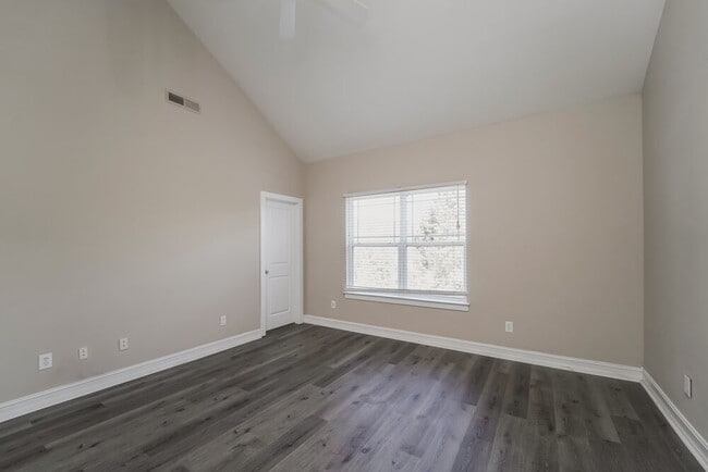 Building Photo - 8607 Castle Cliff Dr