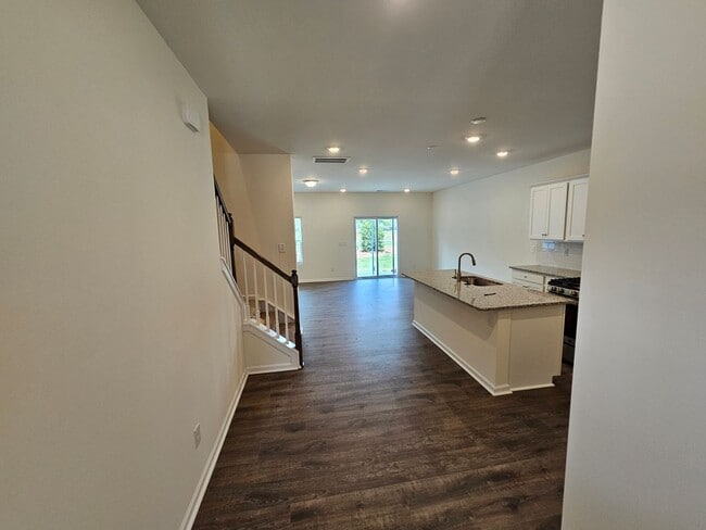 Foto del edificio - Beautiful Townhome in North Charlotte