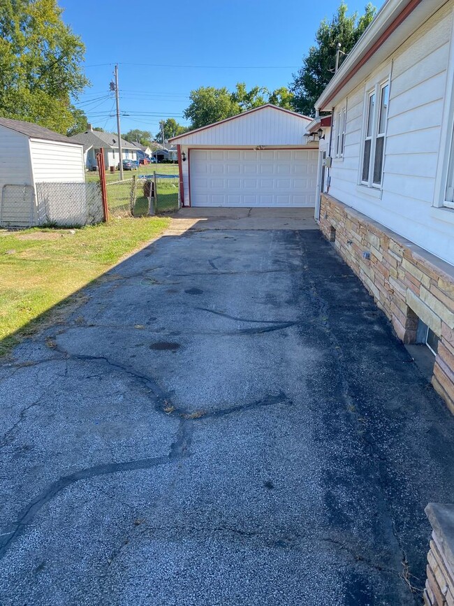 Building Photo - Spacious 3 Bedroom Home in Tilton, IL.
