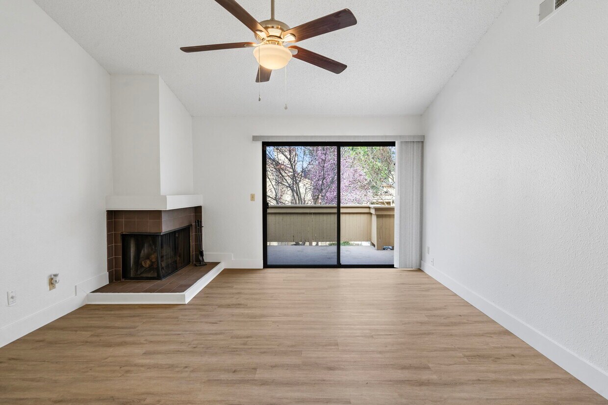 Foto principal - 3400 Sullivan Ct