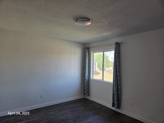 Foto del edificio - 5909 Nogal Ave