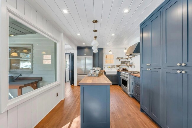 Foto del edificio - 617 Freel Dr