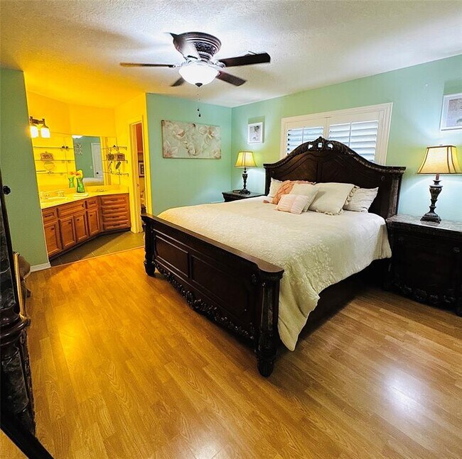 Foto del edificio - 423 Bluebird Ln