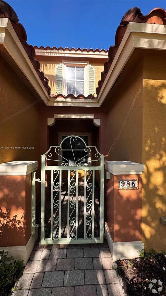 Building Photo - 985 SW 143rd Ave