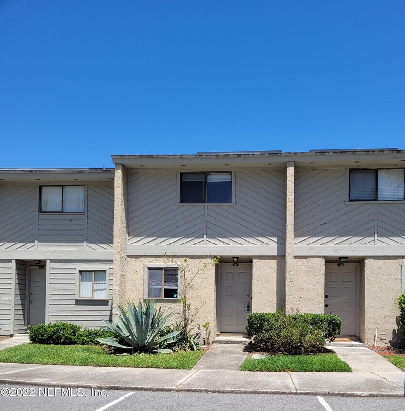 Foto principal - 3801 Crown Point Rd