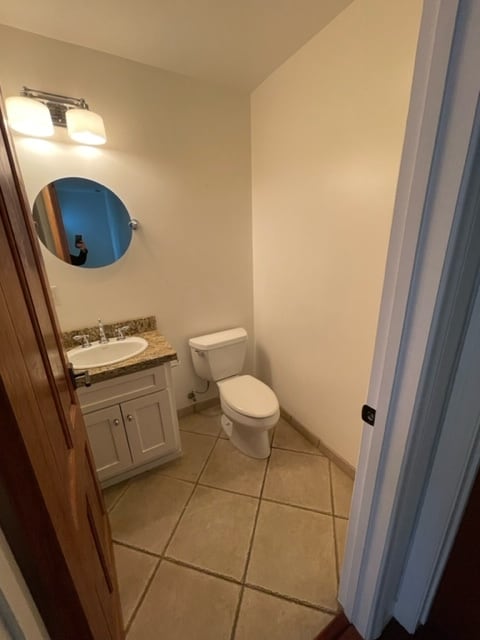 Upstairs Powder Room - 946 E Edgeware Rd