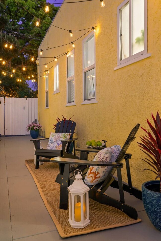 Foto del edificio - 3815 E 8th St