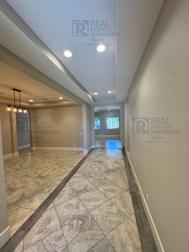 Building Photo - Beautiful Winchester Home with Open Floor Plan, Office & Solar