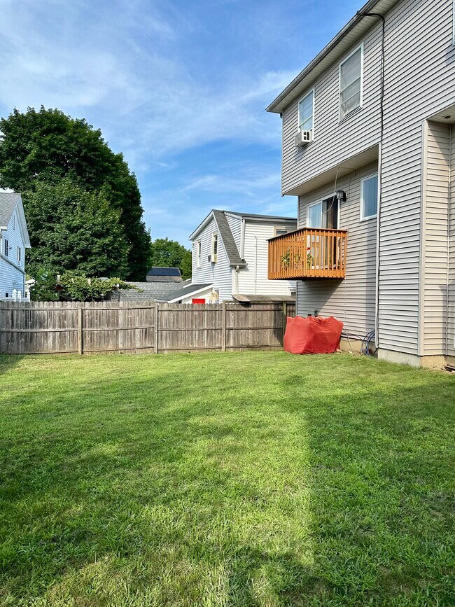 Building Photo - 16 Belmont Cir