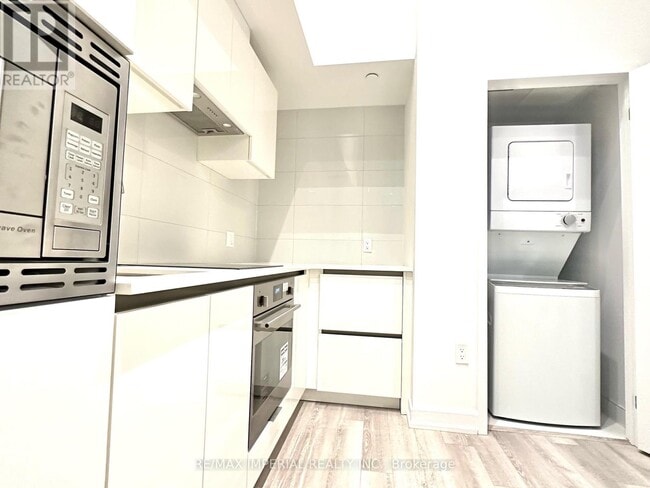 Building Photo - 121 St Patrick St